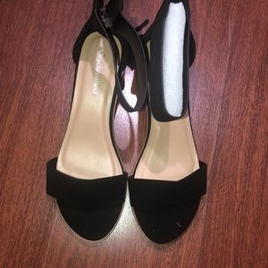 Cute black open toe sandal 1/2 of inch heel